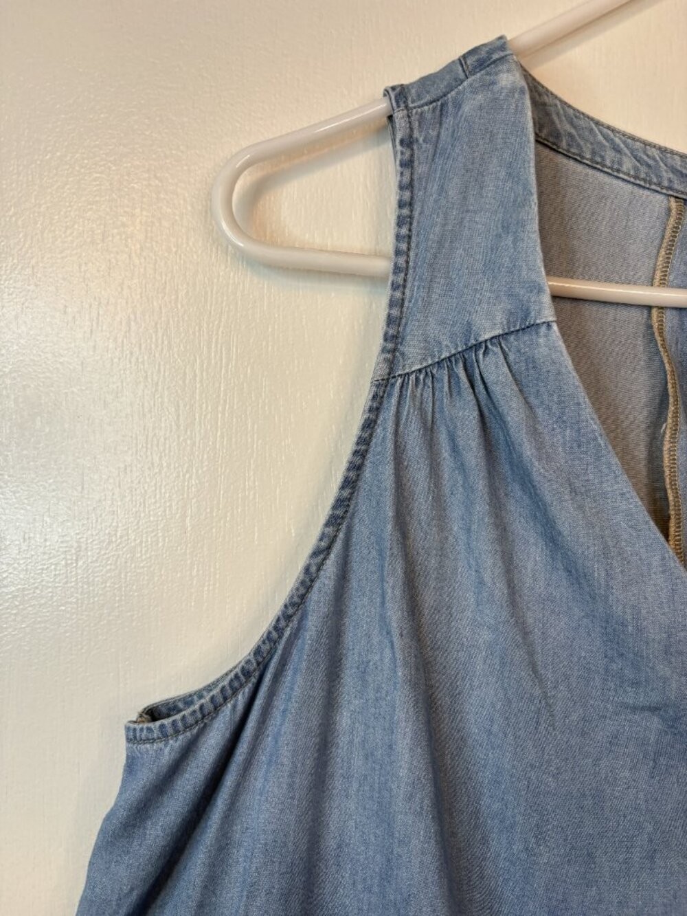 Old Navy denim style sleeveless top - Picture 3 of 7
